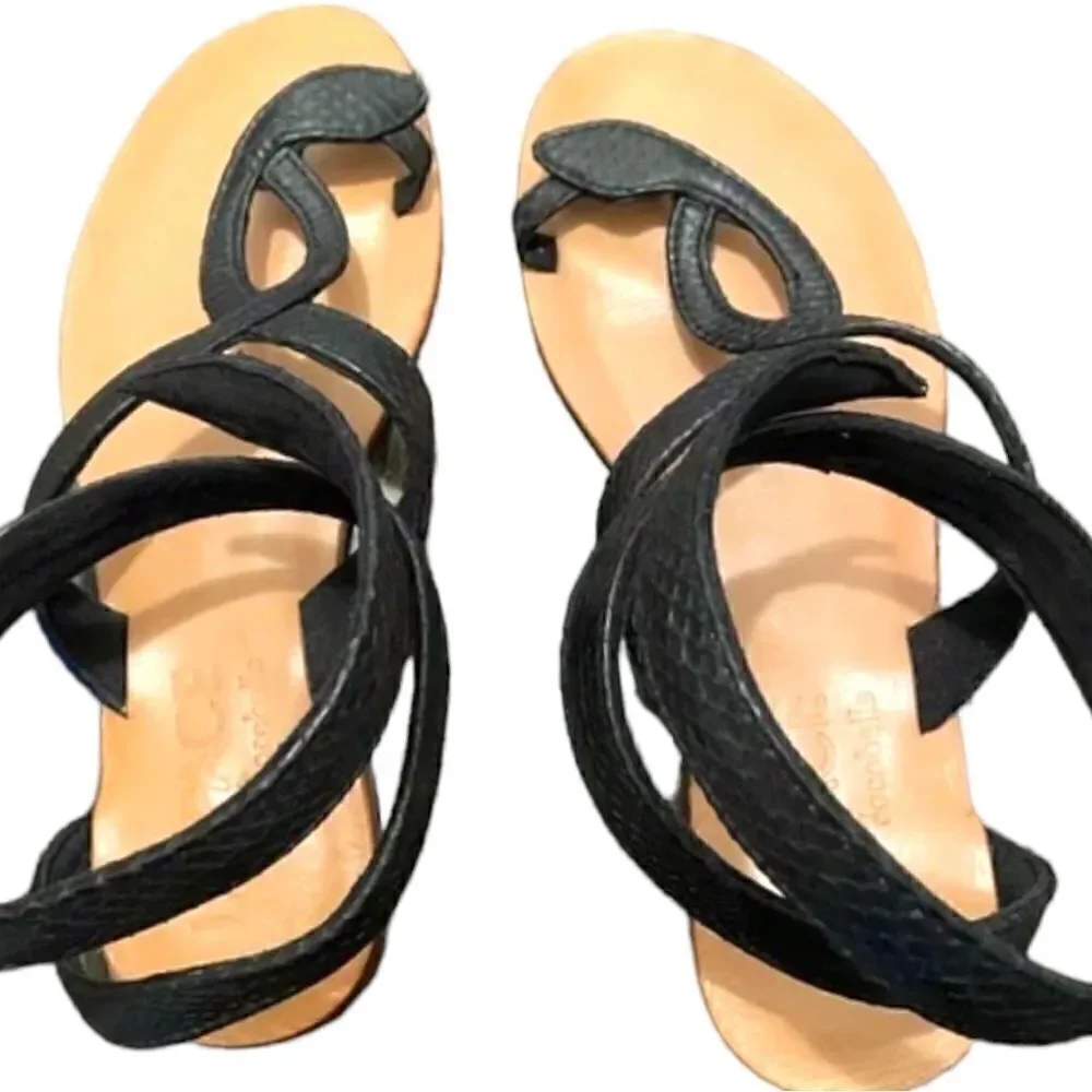 L Space Black Leather Gladiator Sandals – Size 7.5